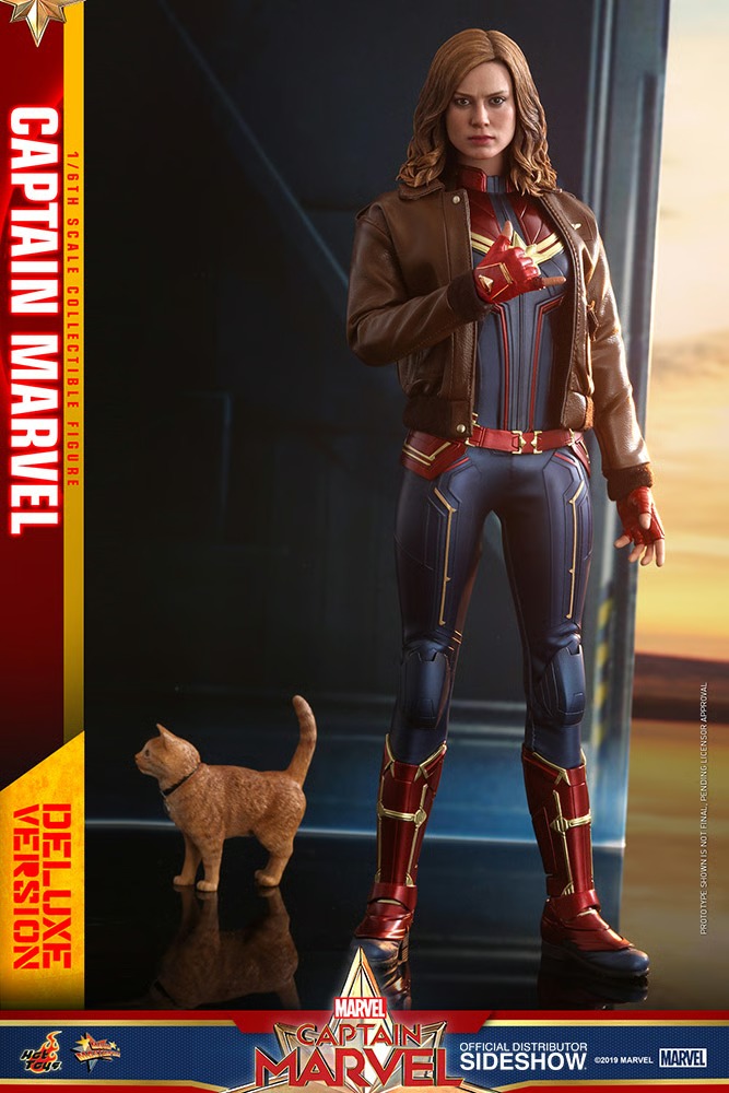 Capitana Marvel Deluxe Version Sixth Scale Figure - HOT TOYS