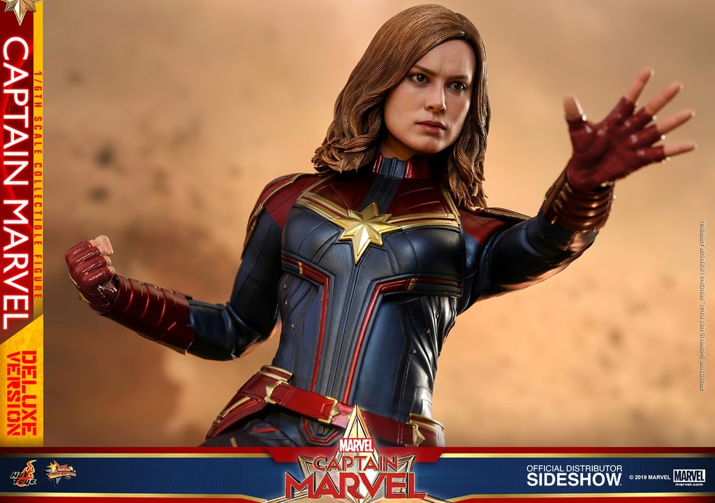 Capitana Marvel Deluxe Version Sixth Scale Figure - HOT TOYS