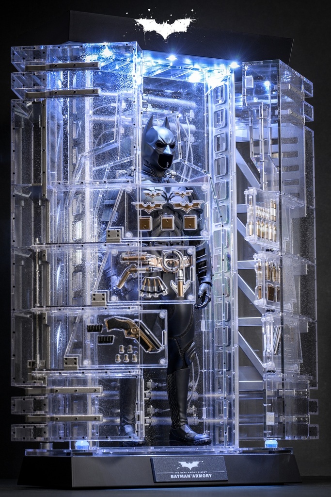 BATMAN ARMORY WITH BRUCE WAYNE – HOT TOYS - PREVENTA