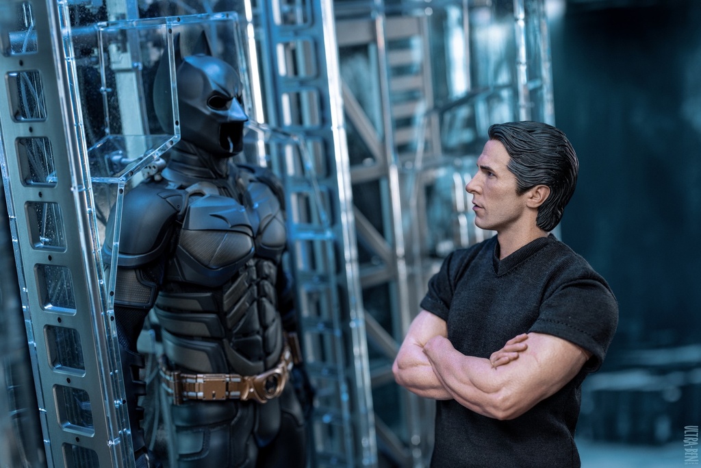 BATMAN ARMORY WITH BRUCE WAYNE – HOT TOYS - PREVENTA