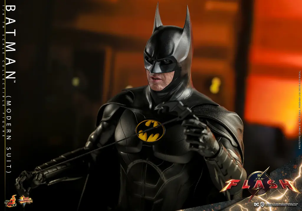 Batman (Modern Suit) - The Flash (2023) – HOT TOYS