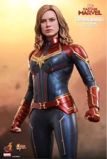 [4897011189772] Capitana Marvel Deluxe Version Sixth Scale Figure - HOT TOYS